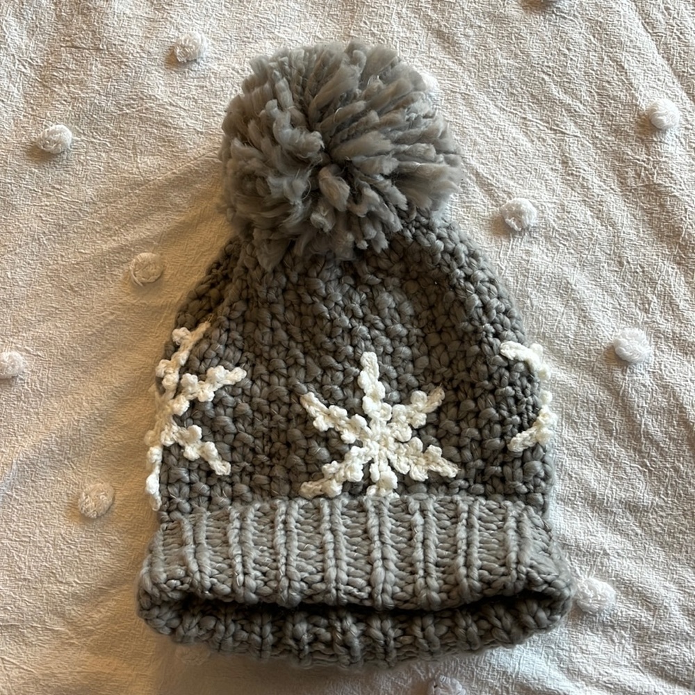• Snow Flake Beanie •